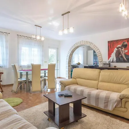 Appartamento Gorgeous In With Wifi