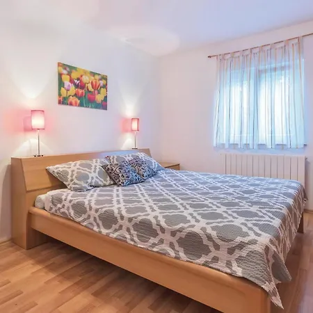 Apartman Gorgeous In With Wifi Pula
