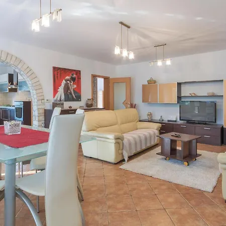 Awesome In With Swimming Pool Apartmán